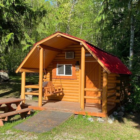 Revelstoke Rv & Cabin Resort Экстерьер фото