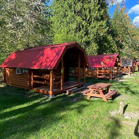 Revelstoke Rv & Cabin Resort Экстерьер фото