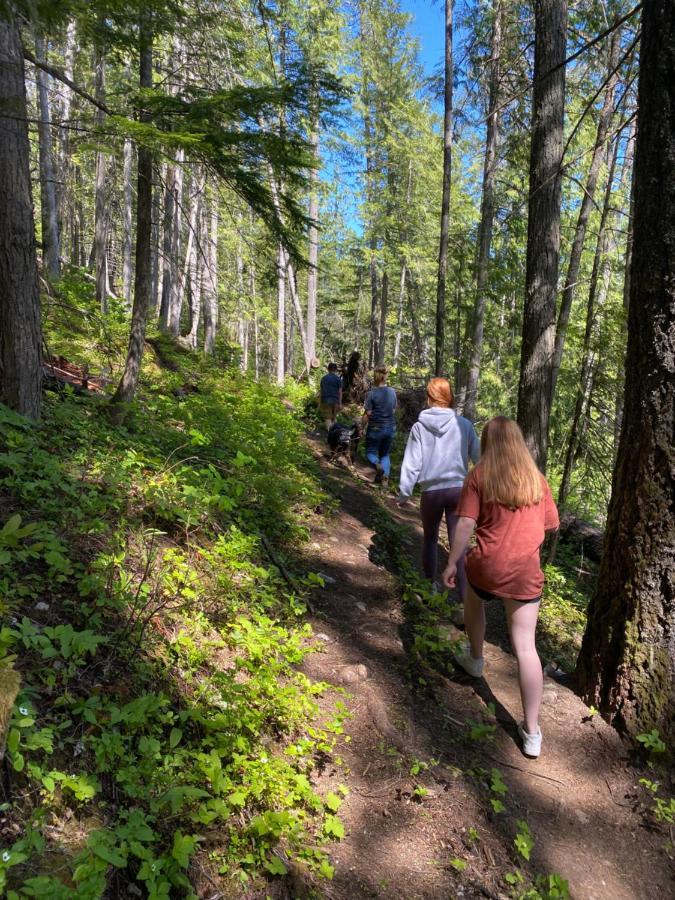 Revelstoke Rv & Cabin Resort Экстерьер фото