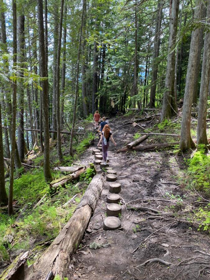 Revelstoke Rv & Cabin Resort Экстерьер фото