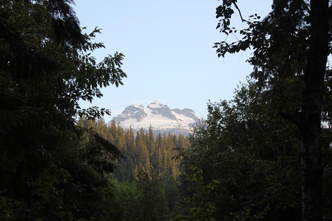 Revelstoke Rv & Cabin Resort Экстерьер фото